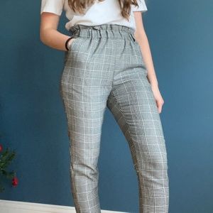 Pantalons carottés noir et blanc